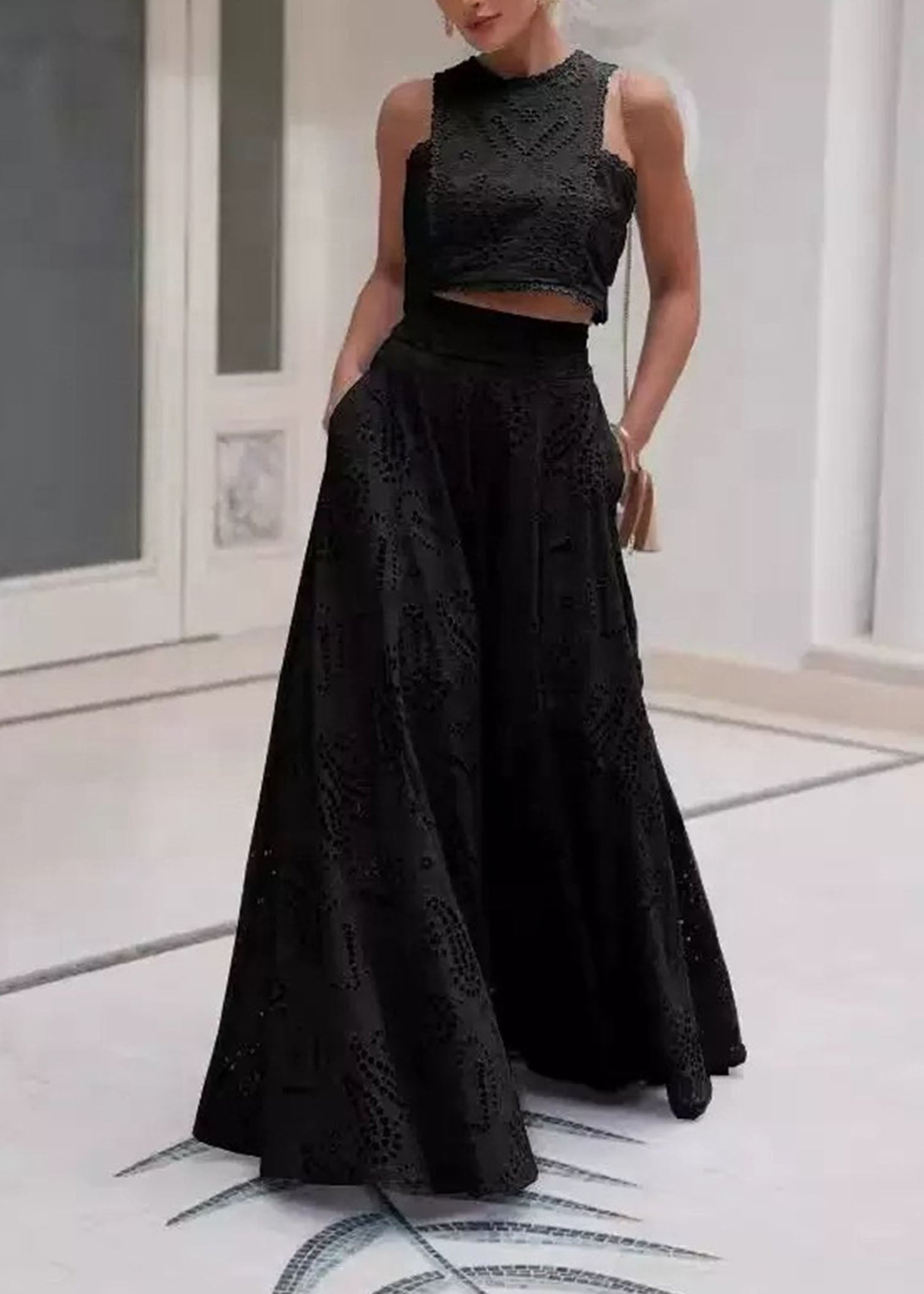 Ariana – Σετ Συνδυασμού με Κροπ Τοπ & Μαξι Σατέν - Μαύρο