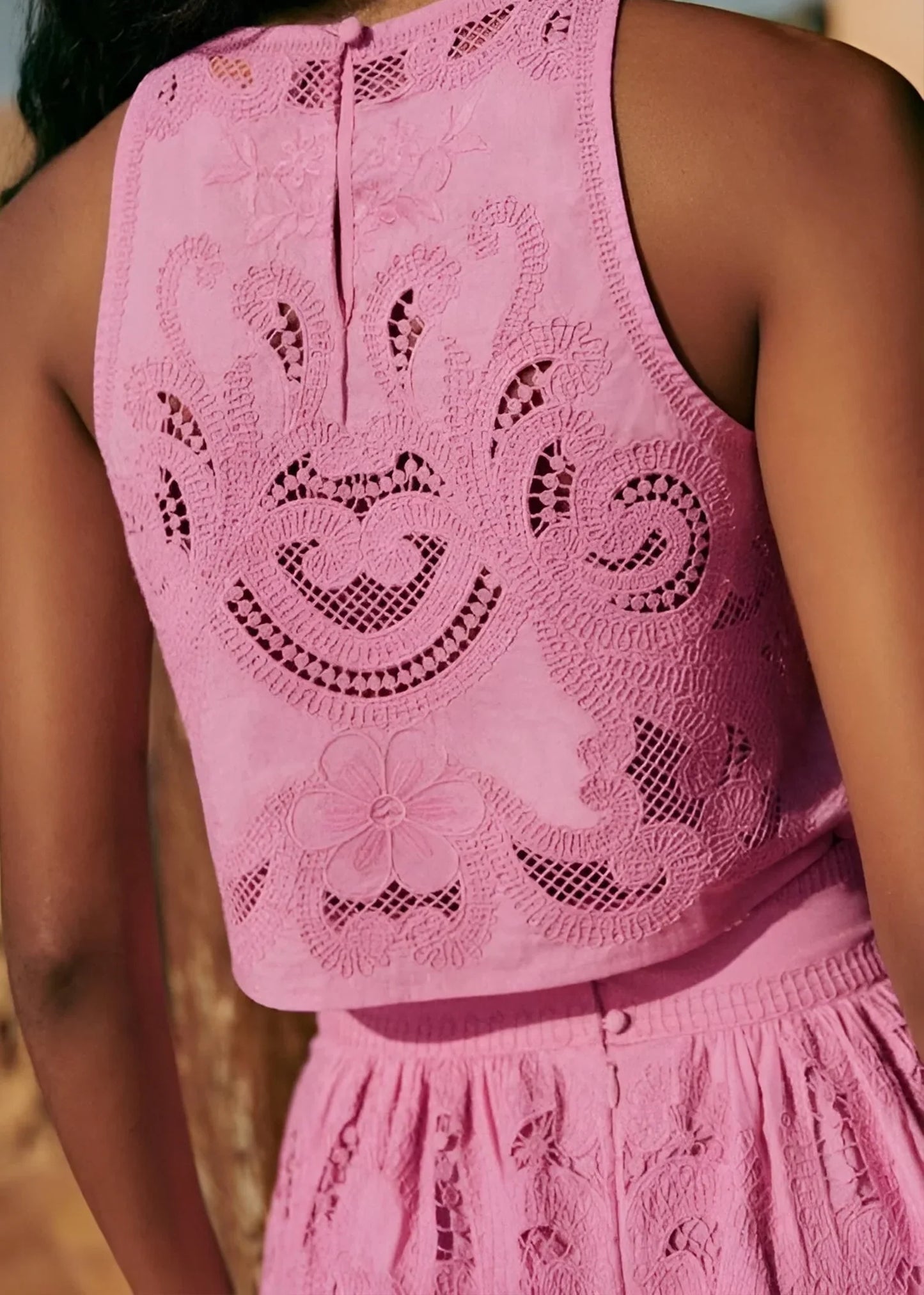 Σετ Amara – Αμάνικο Crop Top & Φούστα με Ψηλή Μέση από Δαντέλα