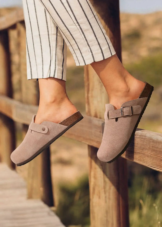 Λινο Suede Clogs – Διαχρονική Άνεση για Κάθε Μέρα