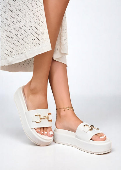 Malia Woven Slides – Καλοκαιρινό Φως & Δυναμική Δήλωση
