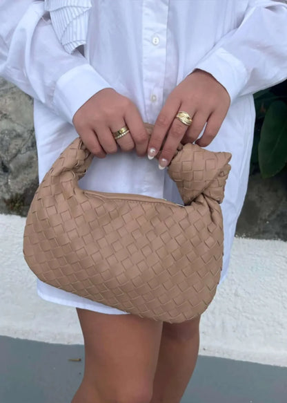 Ava Mini – Τσάντα με Στρογγυλή Λαβή και Πλεχτό Σχέδιο