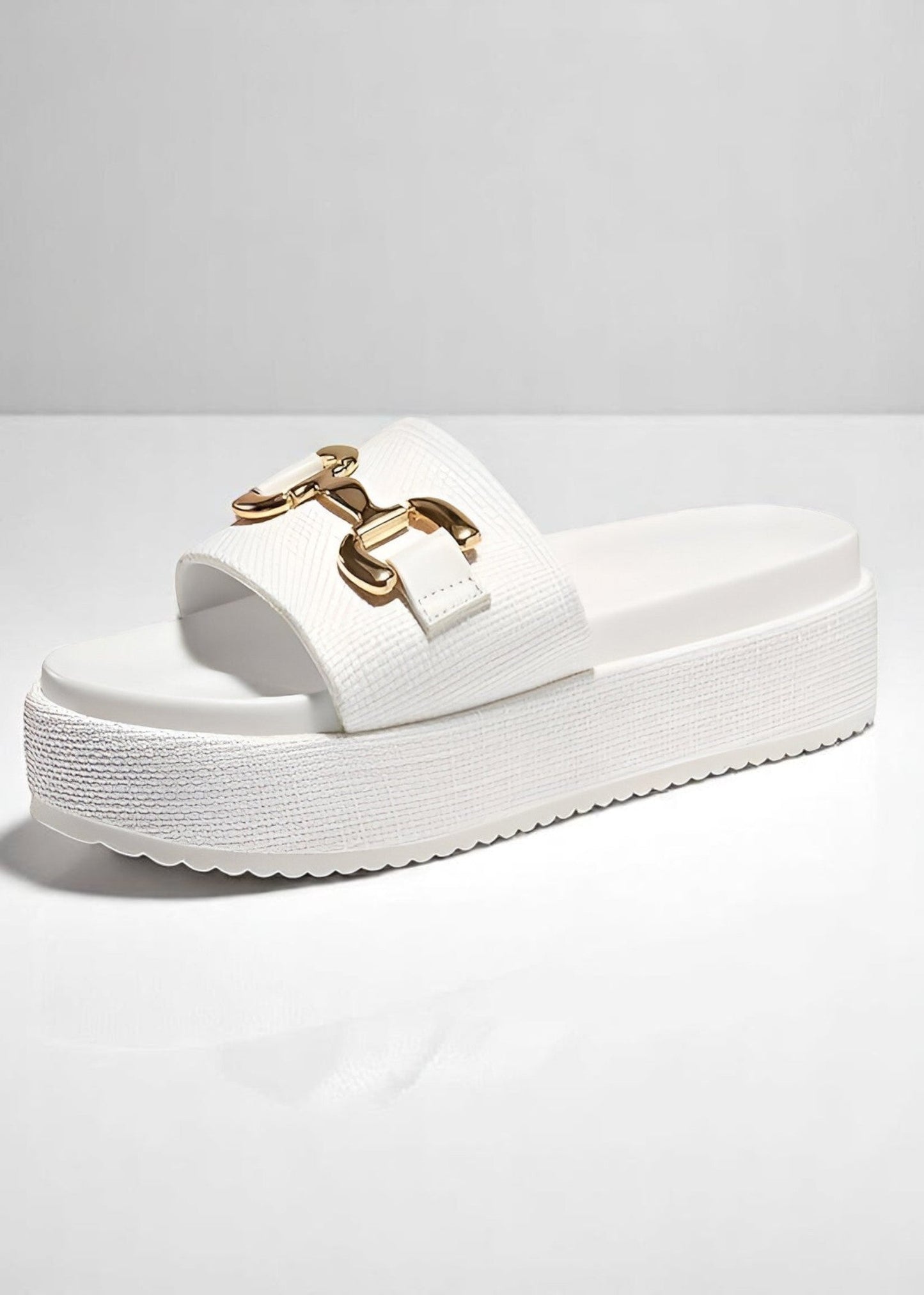 Malia Woven Slides – Καλοκαιρινό Φως & Δυναμική Δήλωση