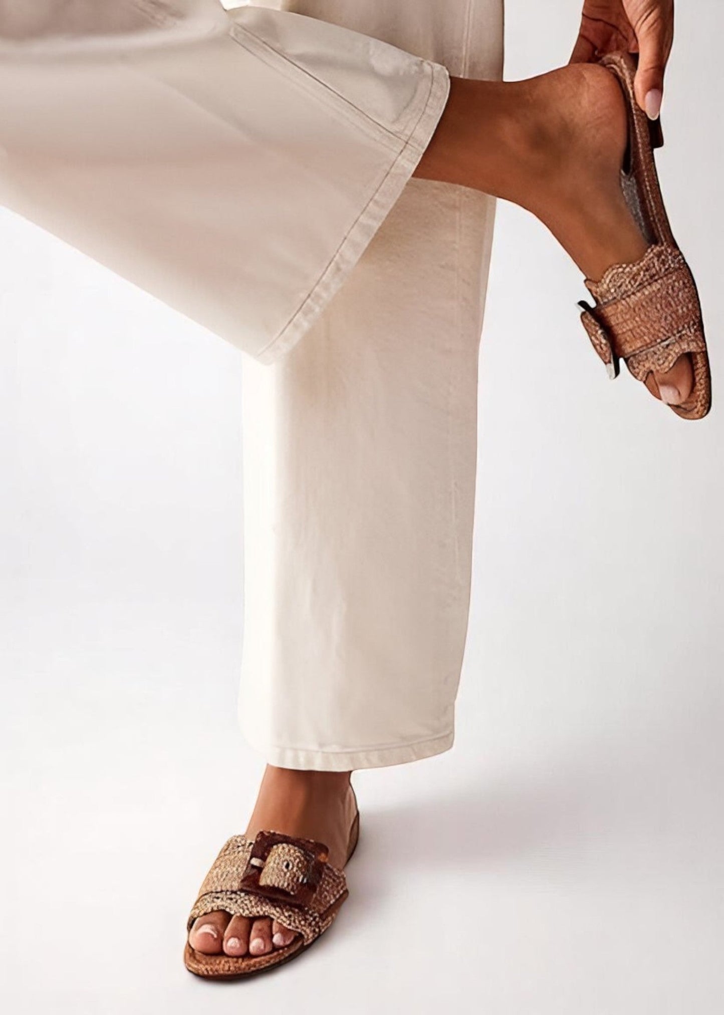 Rivèra Raffia Slides – Φυσικό. Κομψό. Καλοκαιρινό.