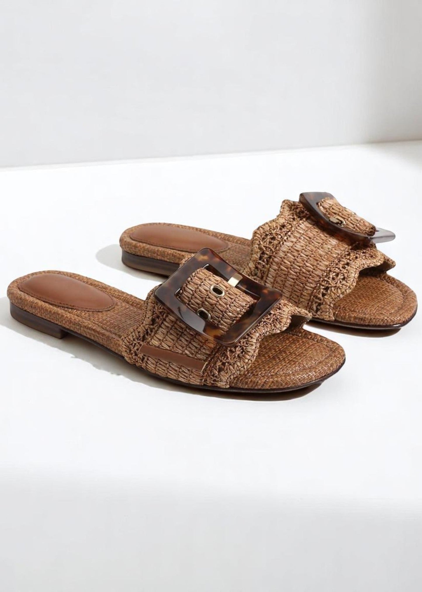 Rivèra Raffia Slides – Φυσικό. Κομψό. Καλοκαιρινό.