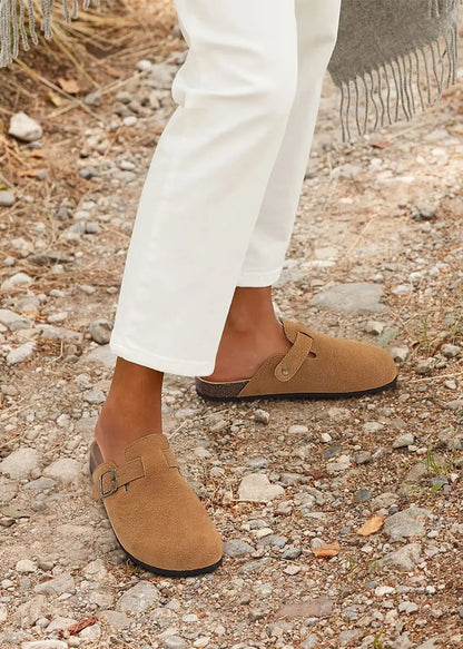 Λινο Suede Clogs – Διαχρονική Άνεση για Κάθε Μέρα